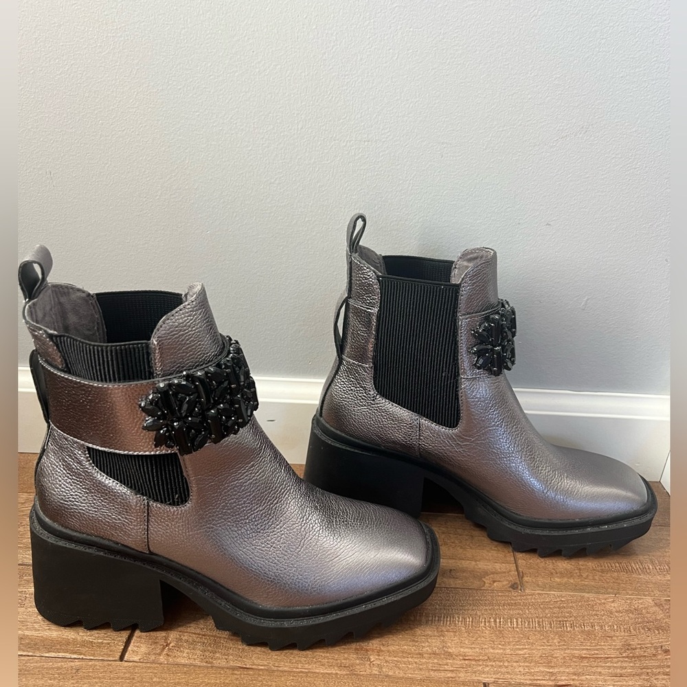 Karl Lagerfeld women’s boot size 8. Brand new.